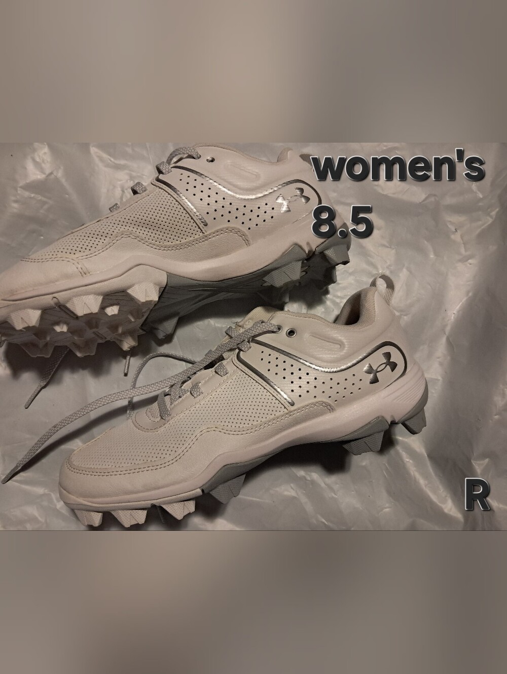 8.5 Under Armour Women's White & Gray Athletic Cleats